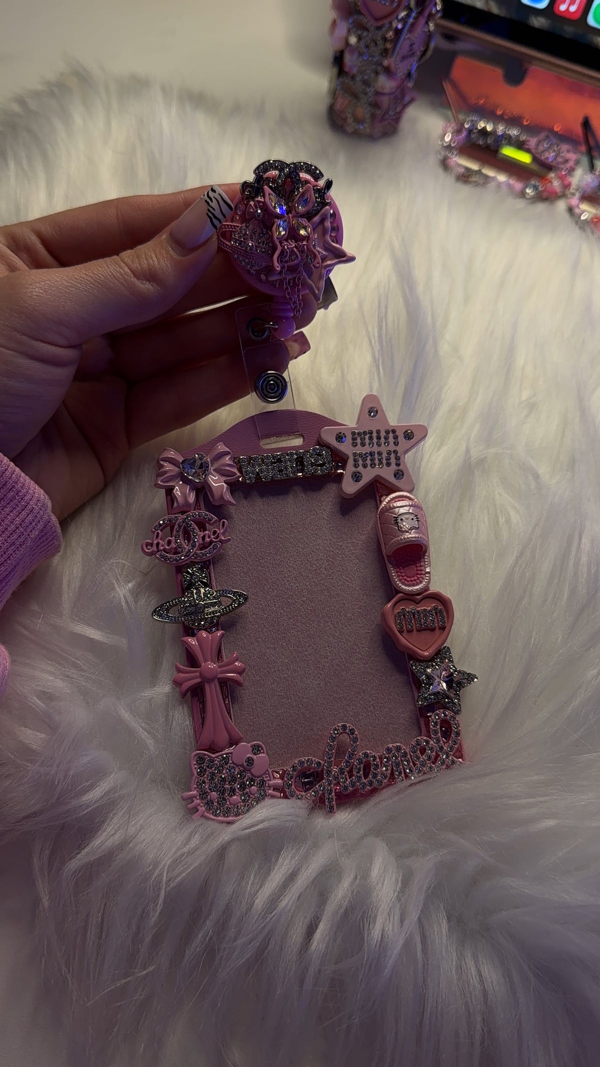 Premade Badge holder🎀